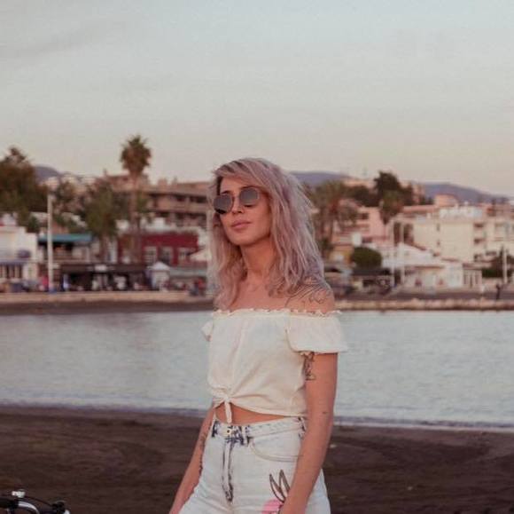 Meet your Posher, Maïna - Picture 1 of 1